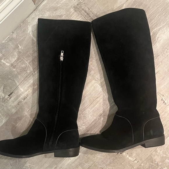 Elegant Black Knee-High Women's Boots - Picture 4 of 10